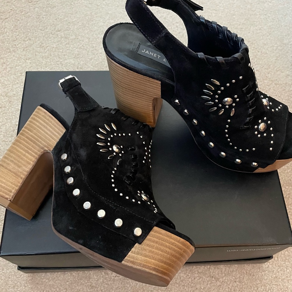STUNNING PLATFORM SANDAL- Suede & wooden heel(U.S)